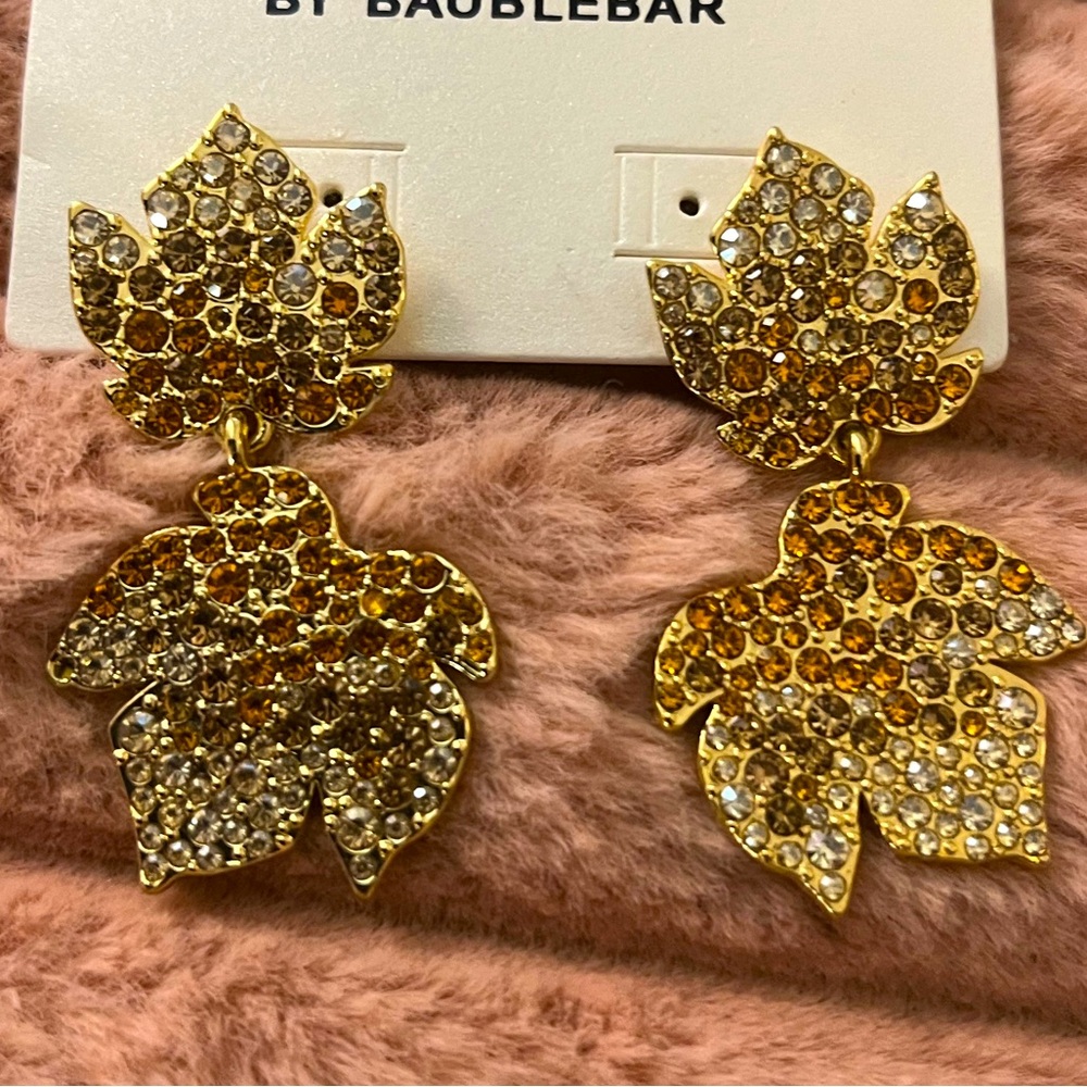 🍁😎🍁BaubleBar Leaf Peepin’ Charm🍁😎🍁 💰Bundle Earrings/Will Offer Discount💰